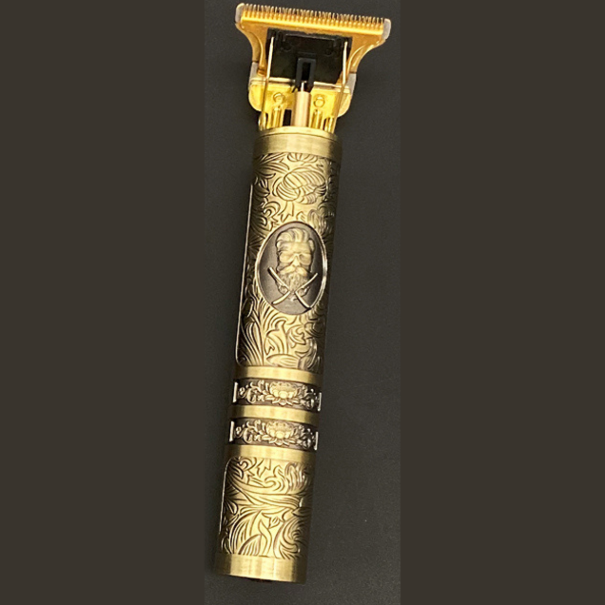 Vintage Trimmer Met Doodskop - Oplaadbaar Inclusief Opzetkammen