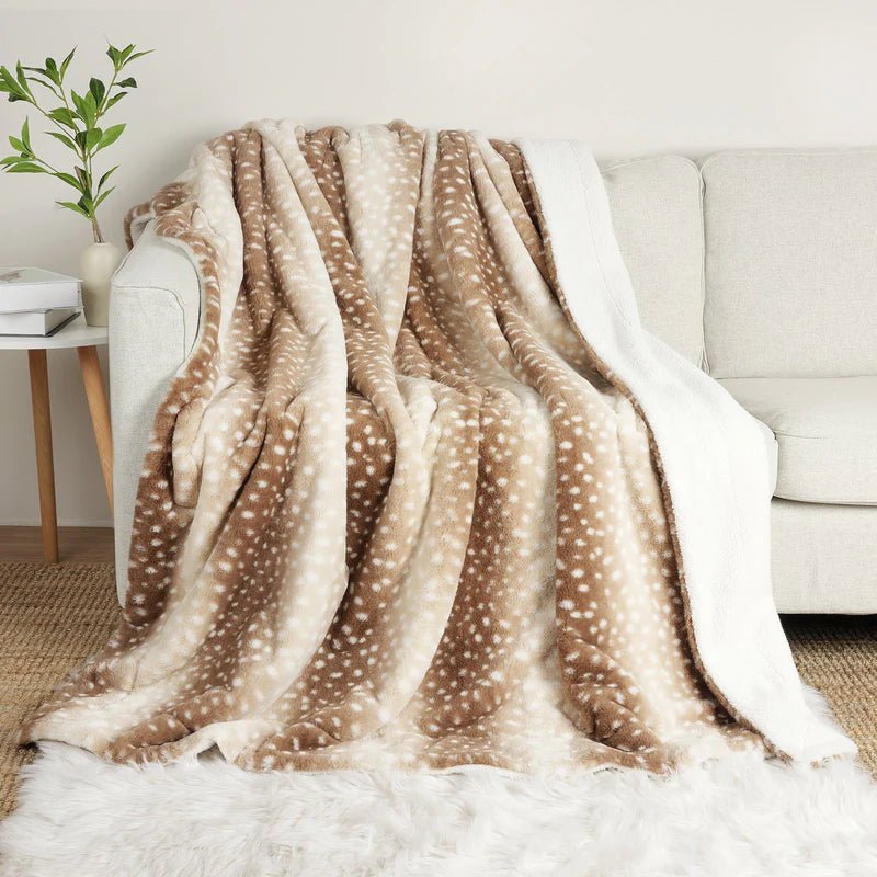 Warme deken van imitatiebont met hertendessin – dubbelzijdig pluche comfort