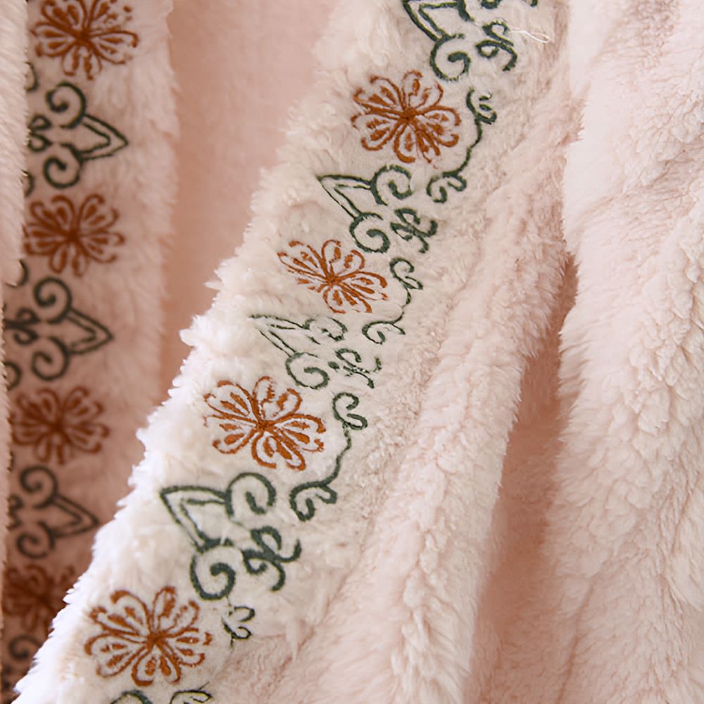 Warme fleece sjaal-poncho met borduurwerk